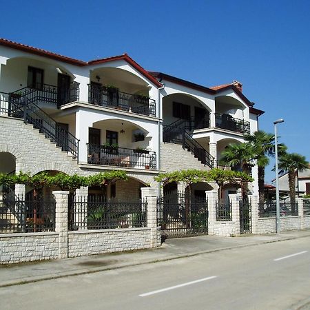Apartments Modrusan Ровінь Екстер'єр фото