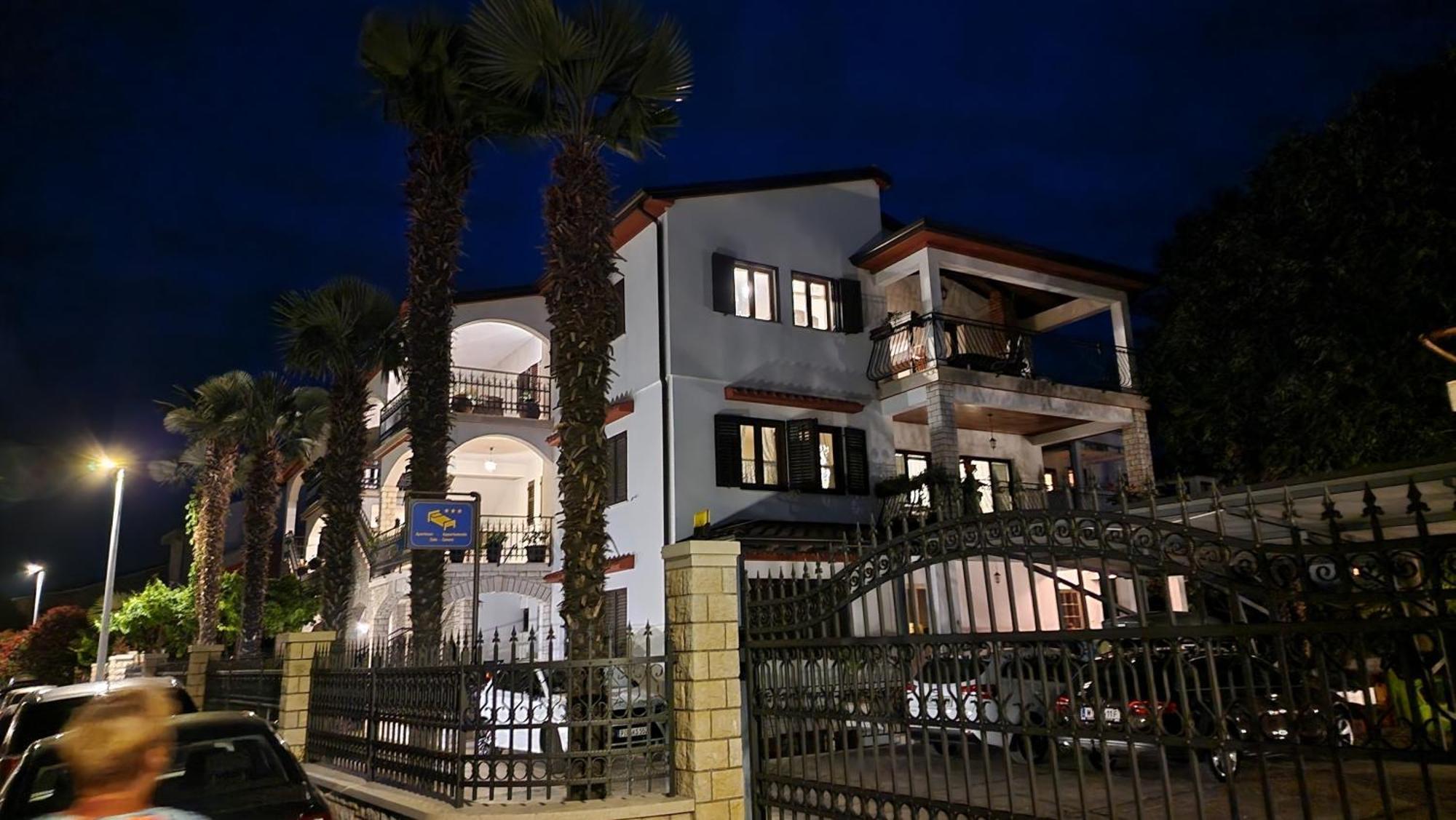 Apartments Modrusan Ровінь Екстер'єр фото