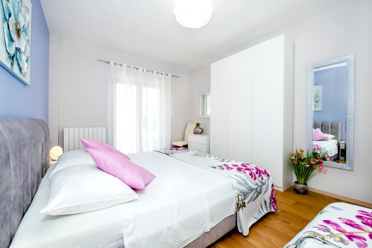 Apartments Modrusan Ровінь Екстер'єр фото